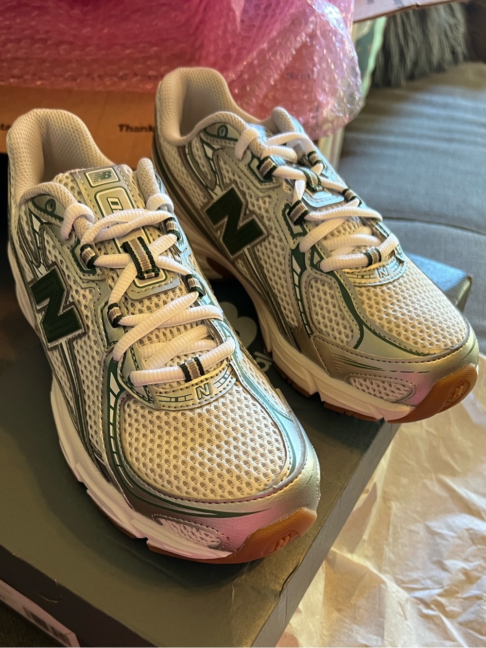 New Balance Lifestyle Women's Sz 7 Sneakers in Grey ,White and Green/Tan